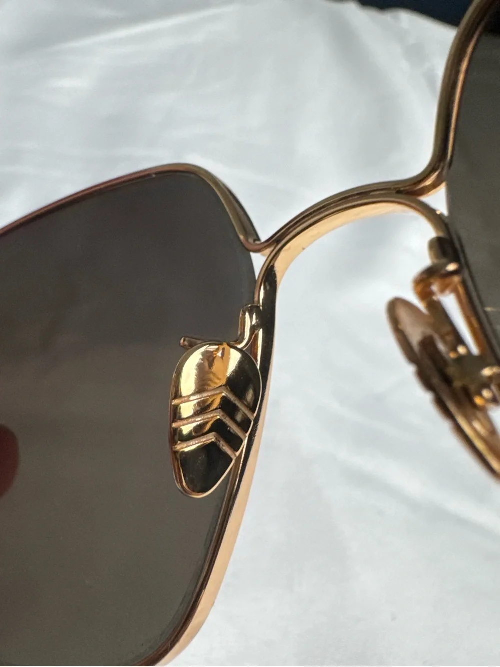 KREWE Eve Sunglasses- 1 pair– Gold Metal Frame | Brown Gradient Lenses | No Case